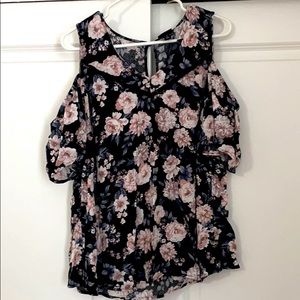 Torrid Cold Shoulder Floral Top Size 1
